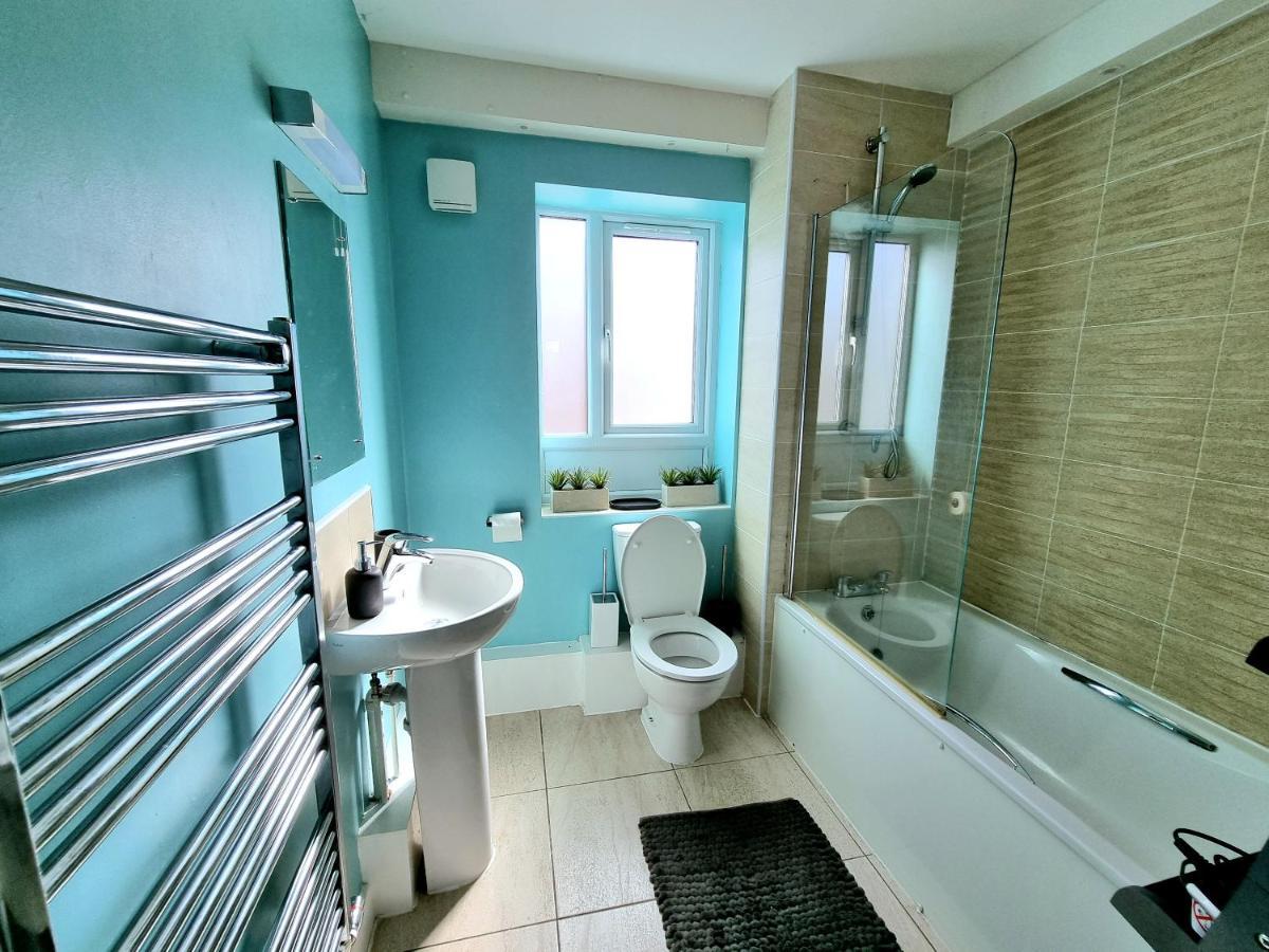 Luxury 2-Bedroom Service Apartment With Balcony Manchester Kültér fotó