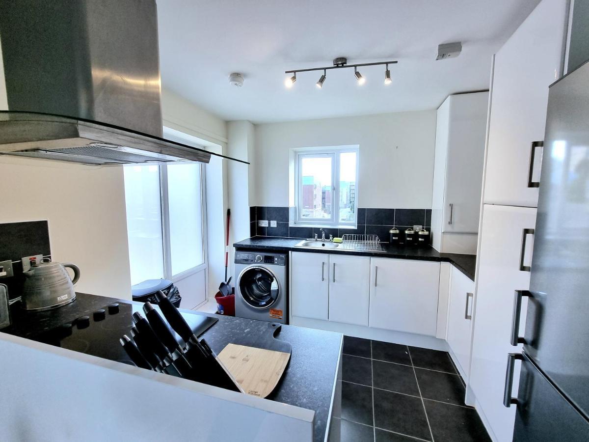 Luxury 2-Bedroom Service Apartment With Balcony Manchester Kültér fotó