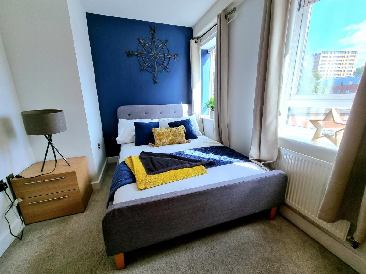 Luxury 2-Bedroom Service Apartment With Balcony Manchester Kültér fotó