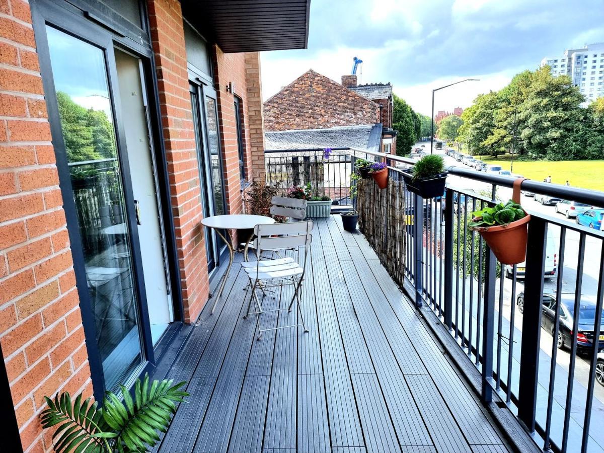 Luxury 2-Bedroom Service Apartment With Balcony Manchester Kültér fotó