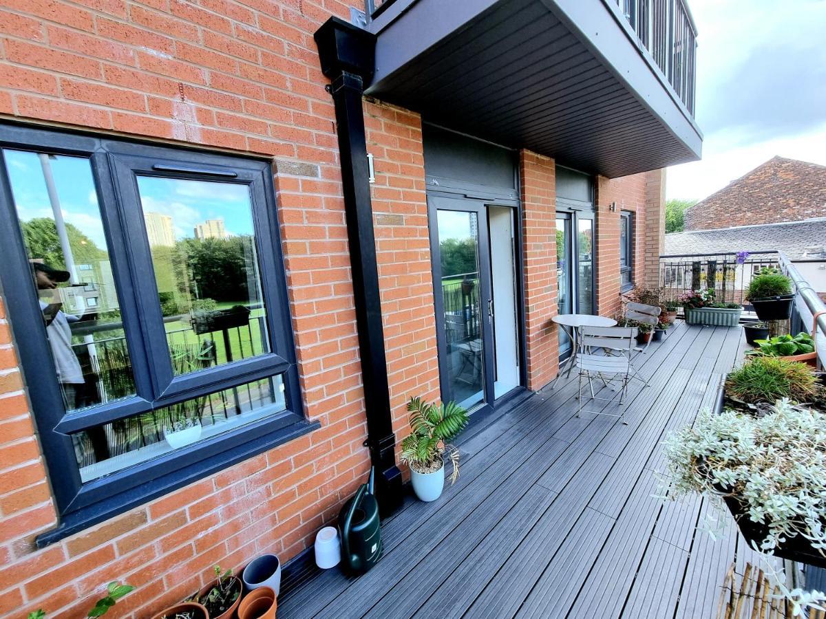 Luxury 2-Bedroom Service Apartment With Balcony Manchester Kültér fotó
